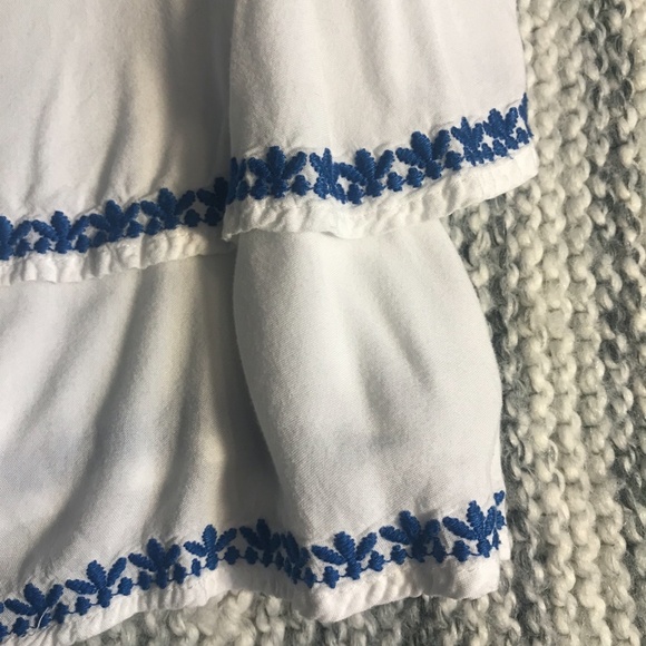2/$15 A&F White/Blue Ruffle Cami XS Teen - Picture 4 of 8
